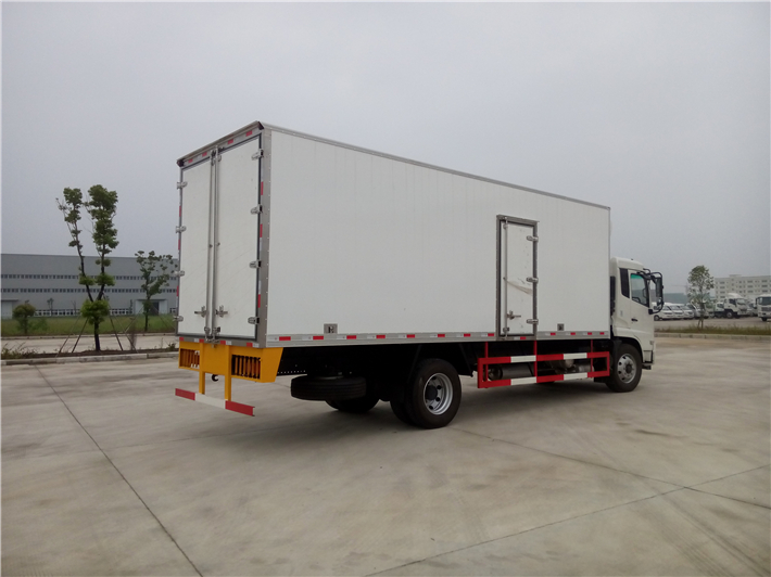 东风天锦（7.6米）冷藏车