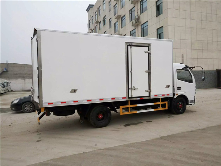东风多利卡（5.2米）冷藏车