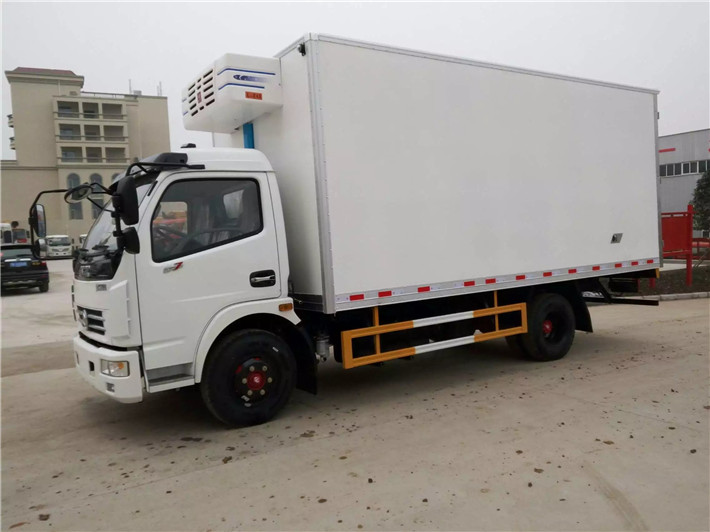 东风多利卡（5.2米）冷藏车