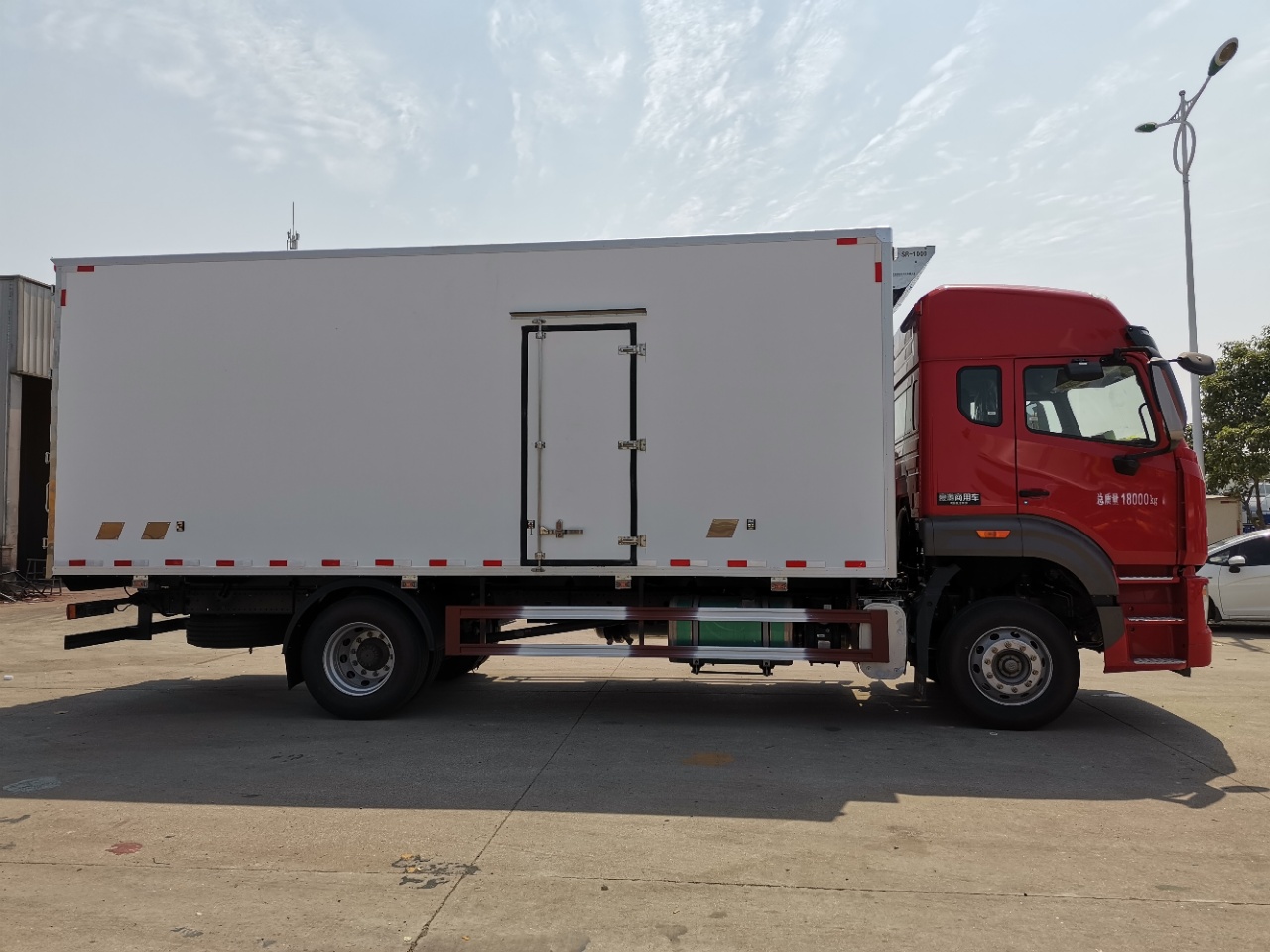 （国六）重汽豪翰6米8冷藏车