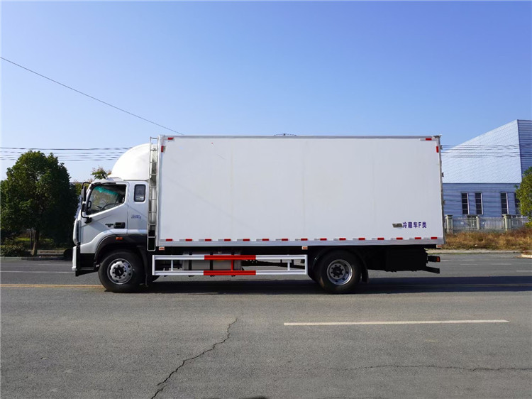 （国六）福田欧马可6米8冷藏车