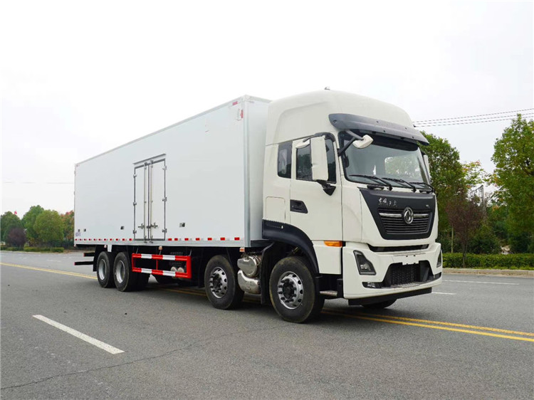 东风天龙前四后八9.6米冷藏车