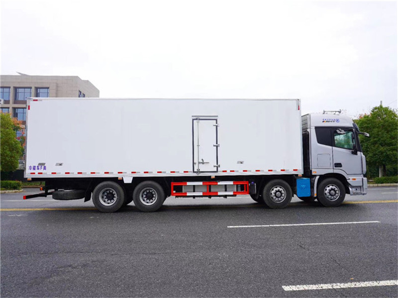 福田EST前四后八9.6米冷藏车