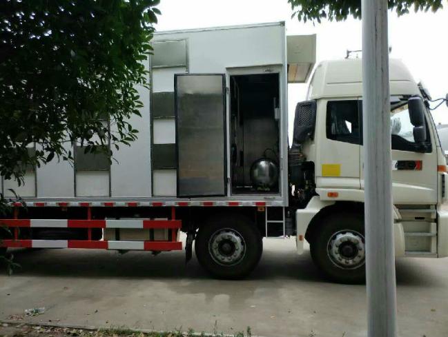 福田前四后八8.66米恒温猪仔运输车