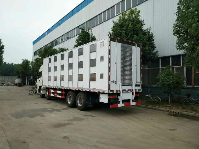 福田前四后八8.66米恒温猪仔运输车