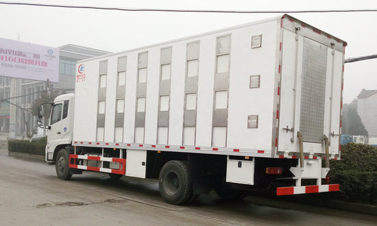 东风天锦7.8米恒温畜禽运输车