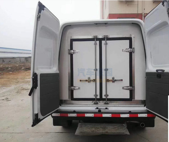 江铃特顺面包冷藏车（国六）