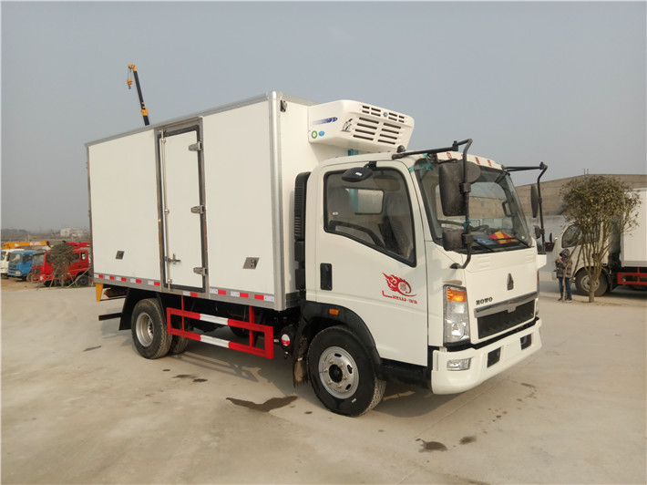 重汽豪沃（4.2米）蓝牌冷藏车