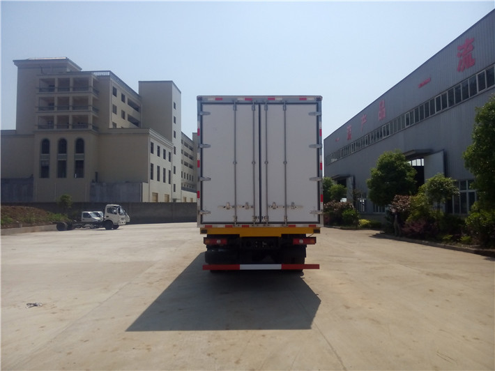 陕汽德龙前四后八9.6米冷藏车