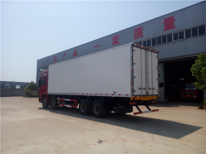 陕汽德龙前四后八9.6米冷藏车