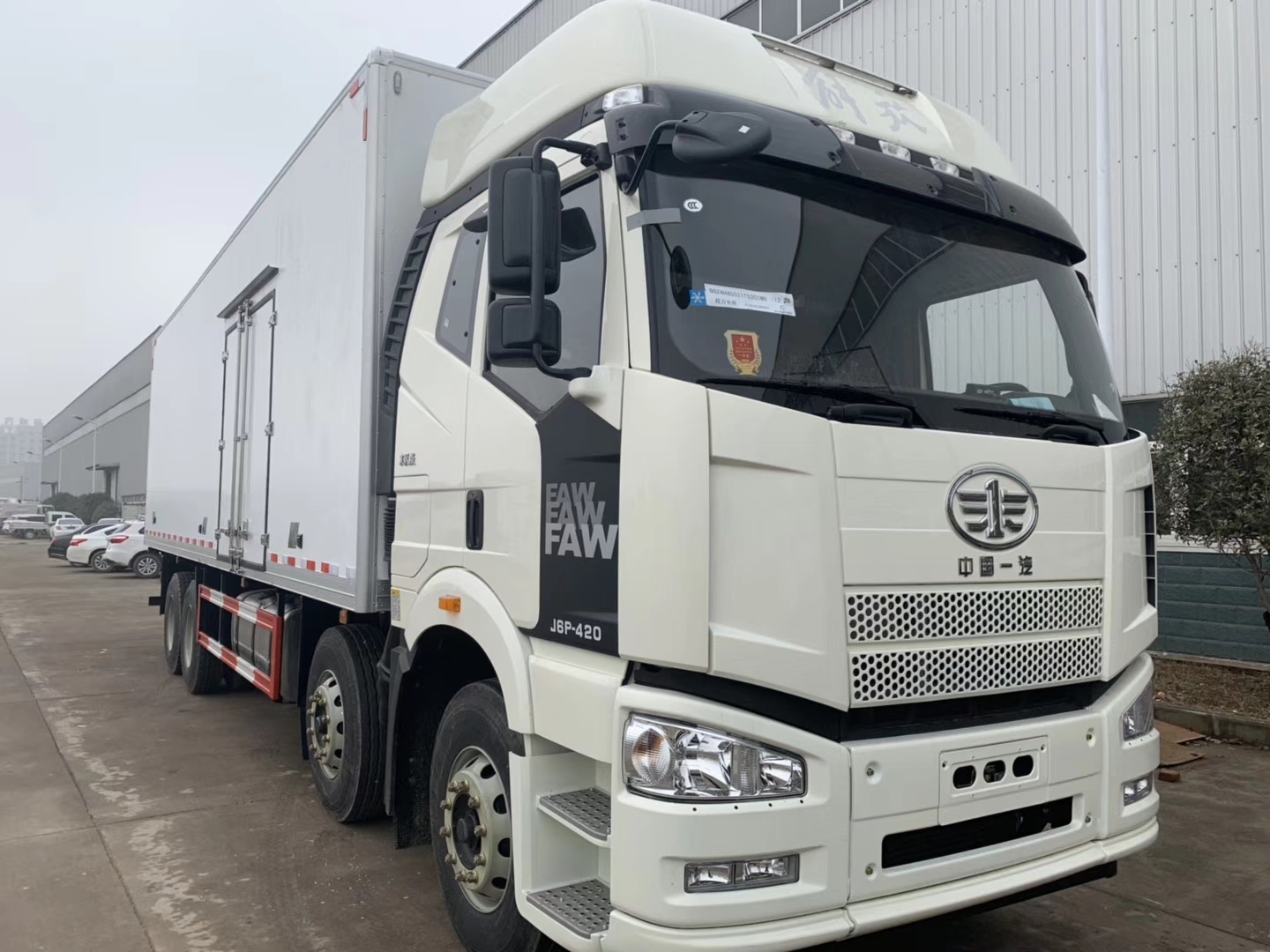 解放J6P前四后八9.6米冷藏车