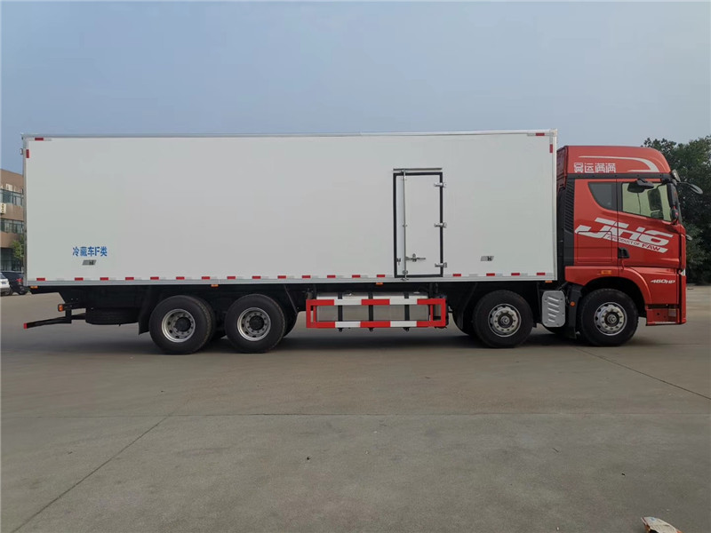 解放JH6前四后八9.6米冷藏车