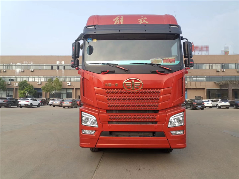 解放JH6前四后八9.6米冷藏车