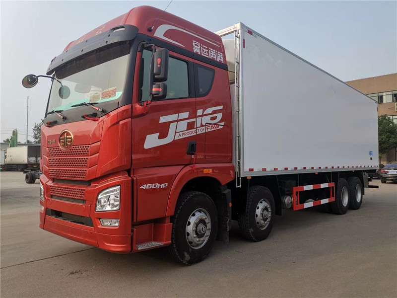 解放JH6前四后八9.6米冷藏车