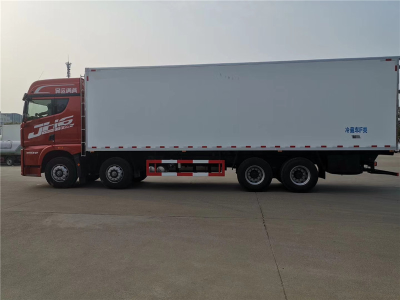 解放JH6前四后八9.6米冷藏车