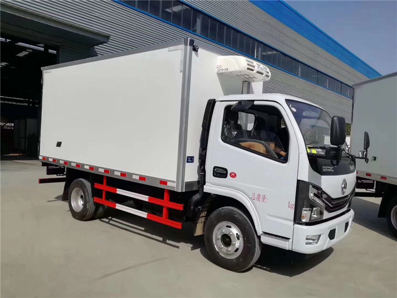 东风多利卡4.2米冷藏车