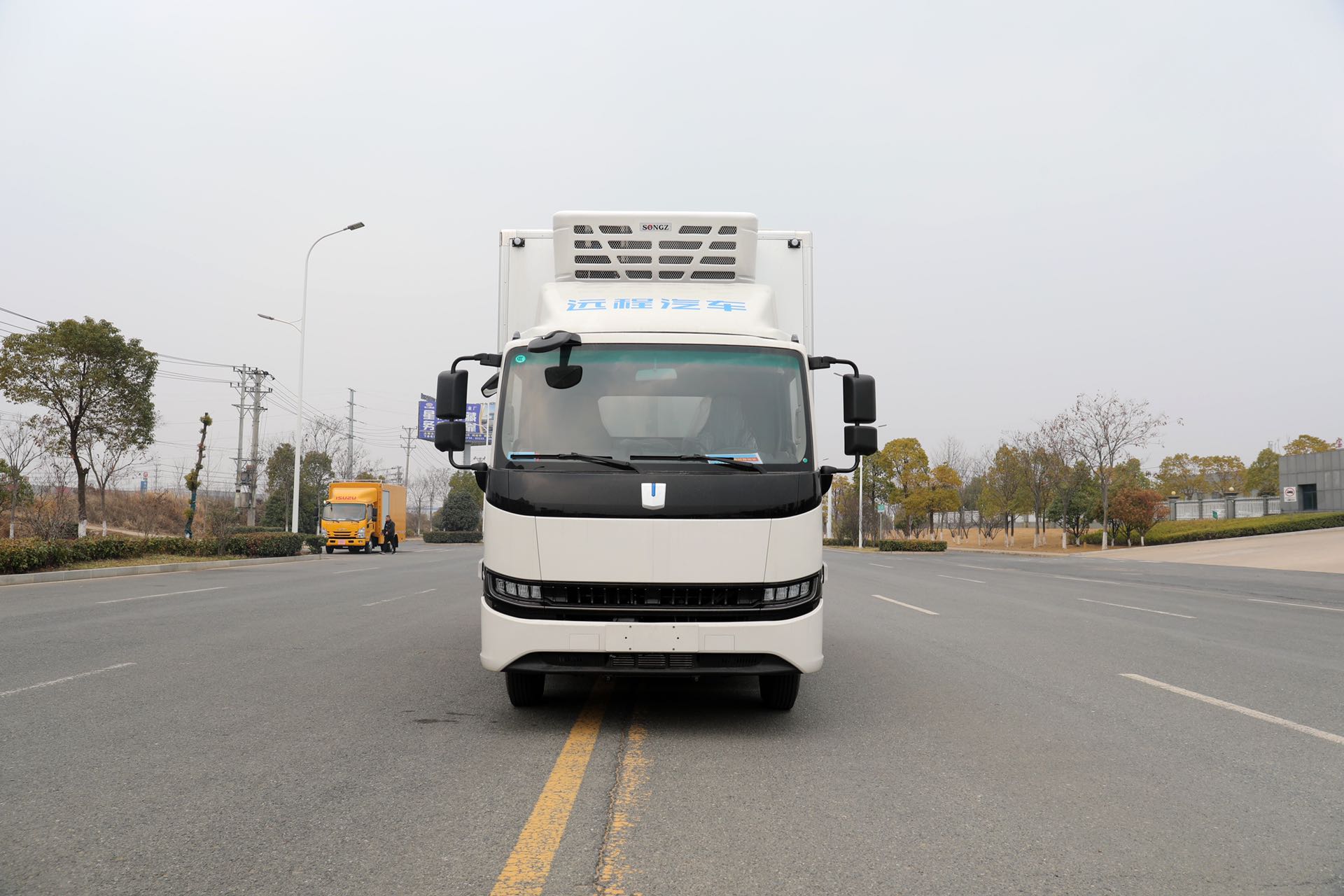 吉利纯电动新能源4.2米冷藏车