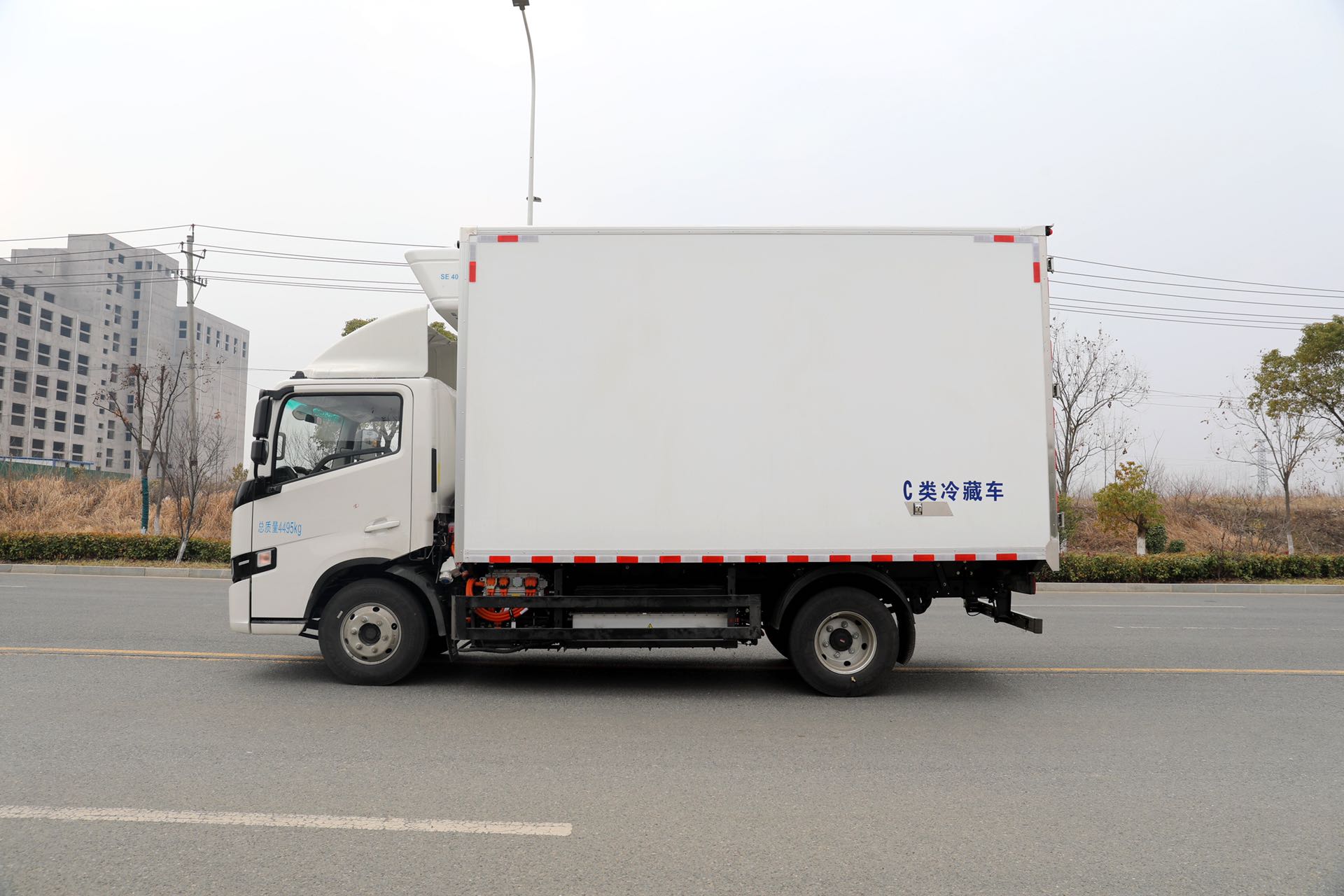 吉利纯电动新能源4.2米冷藏车
