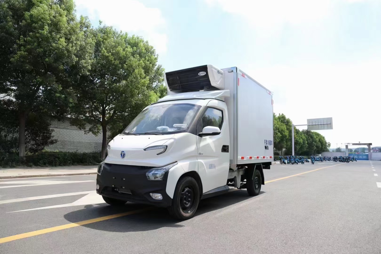 飞碟新能源纯电微卡冷藏车
